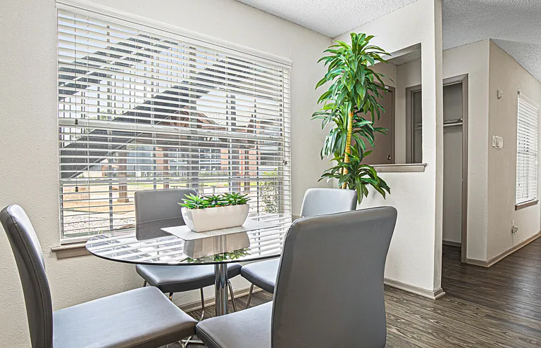 Oaks of Lewisville Apartments — Photo 12