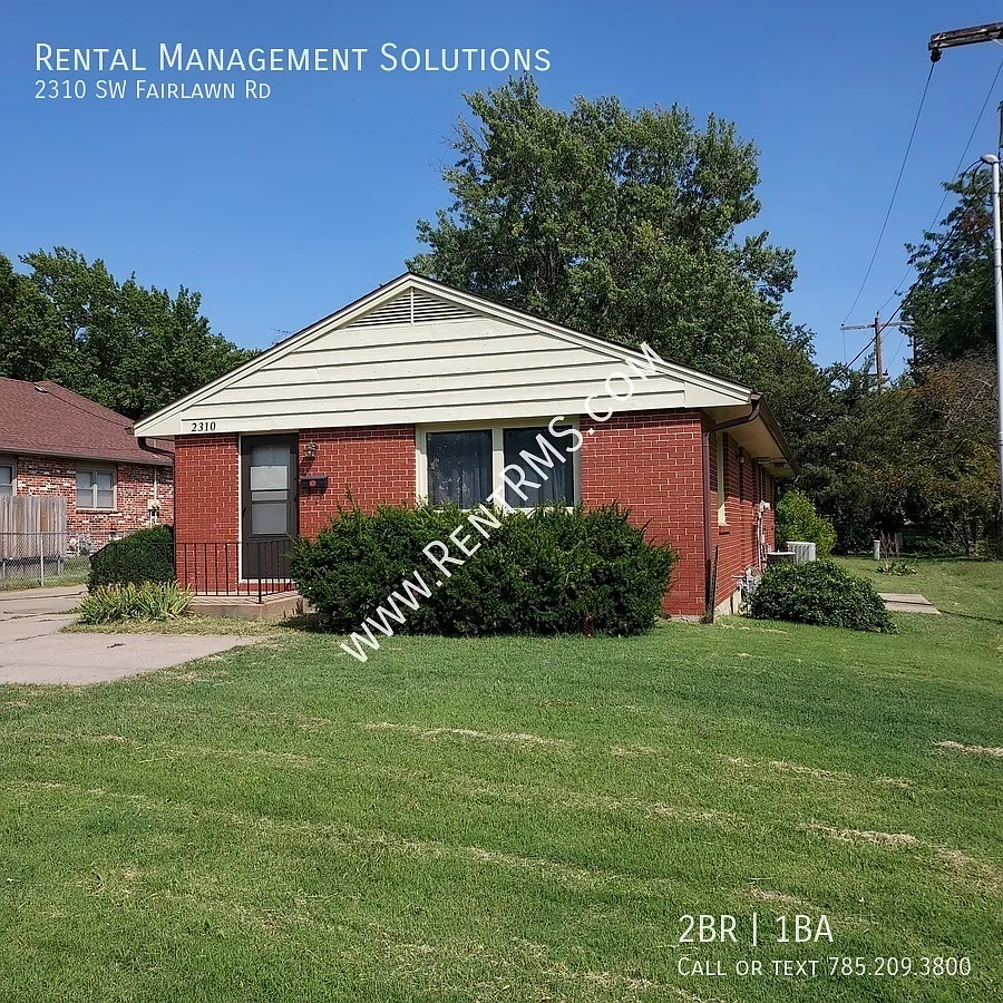 *Duplex* 2310 Sw Fairlawn Rd- 2 Bed/1 Bath — Photo 2