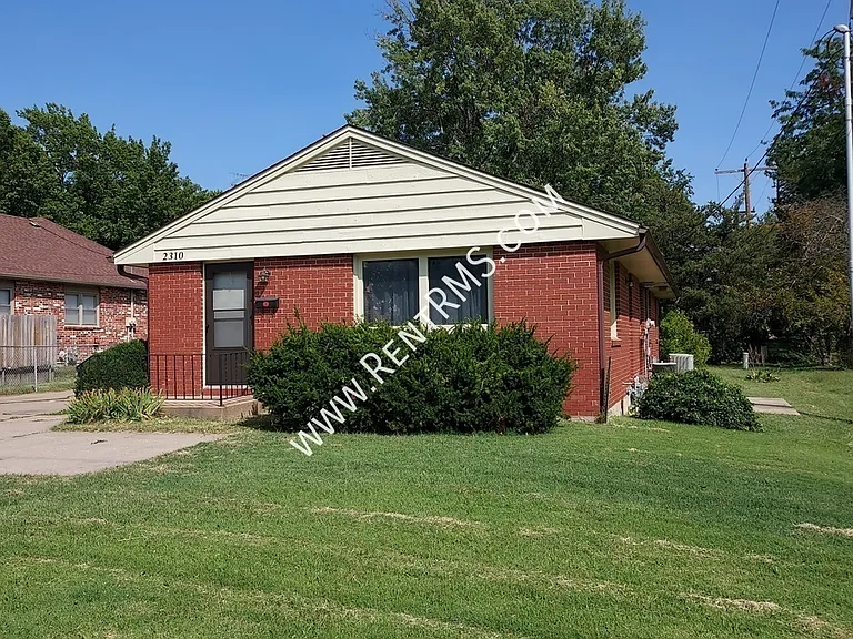 2310 SW Fairlawn Rd — Photo 2