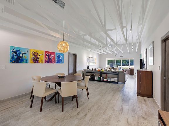 4th image of 810 E Cypress Lane #810