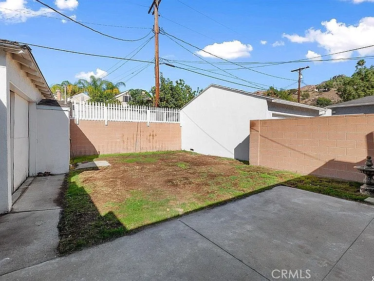 621 Price Dr — Photo 9