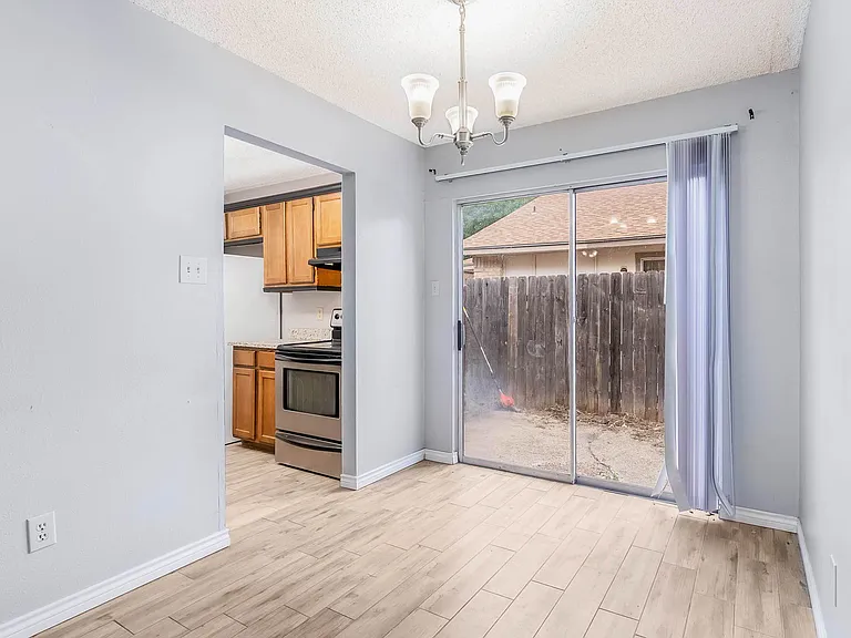5204 Gawain Dr — Photo 6