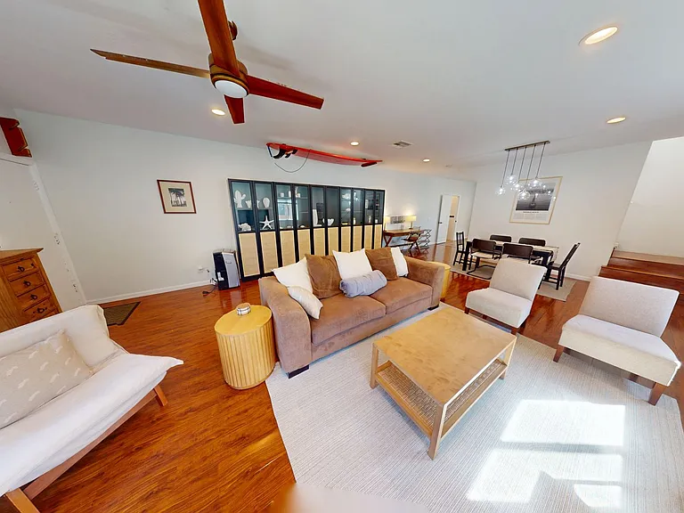 213 Evergreen Ave — Photo 1