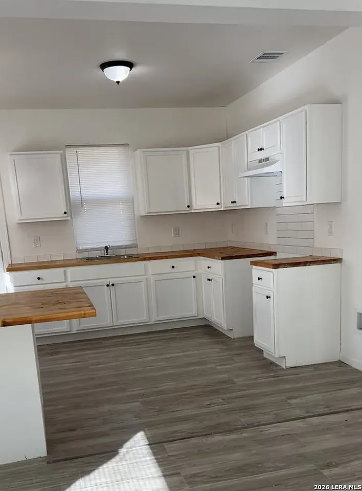 3 bed, 1396 sqft, $1,850 — Photo 2