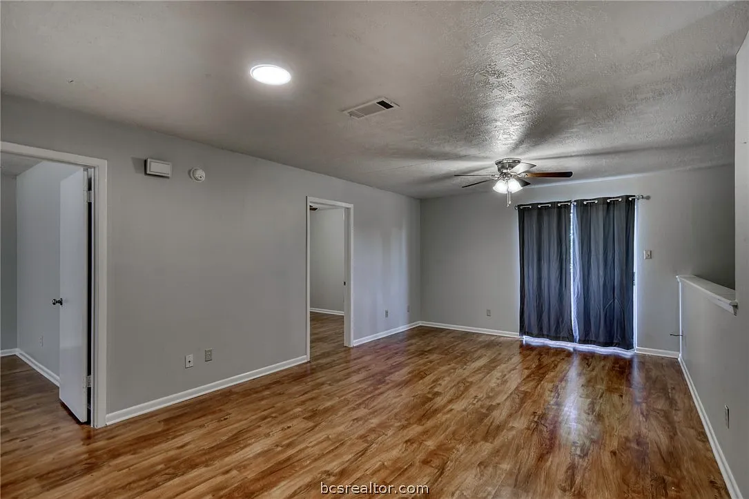 2 bed, 885 sqft, $1,075 — Photo 3