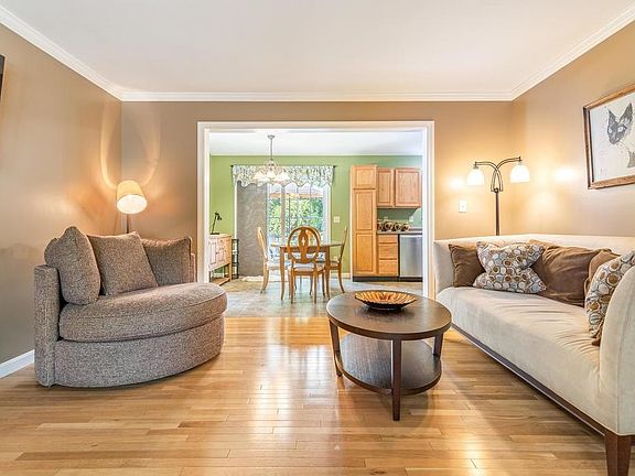 4th image of 6 Tarrs Ln W #2