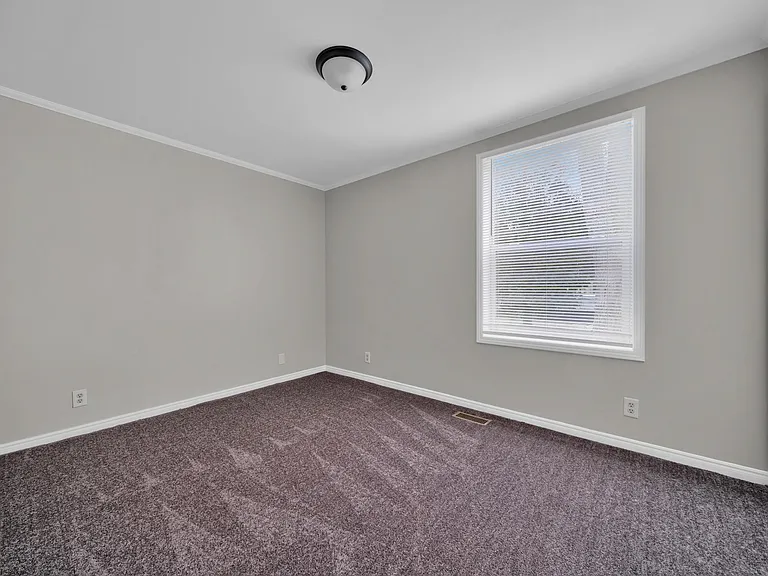 1929 11th Ave — Photo 11