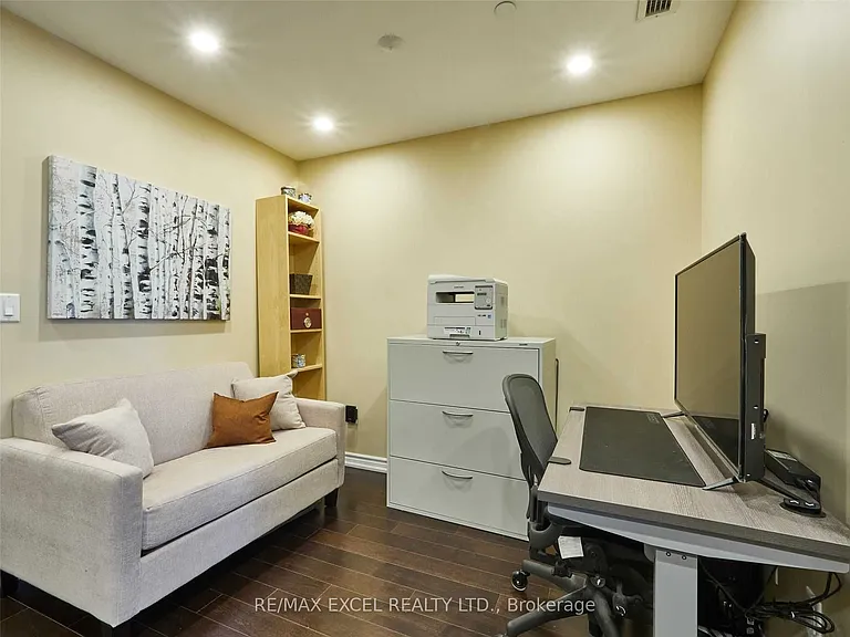 386 Yonge St #503 — Photo 8