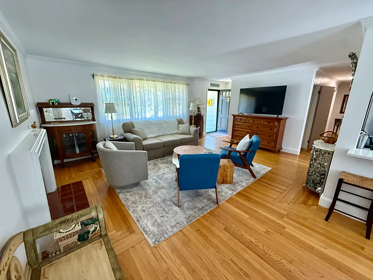 8 McCormick Rd — Photo 7