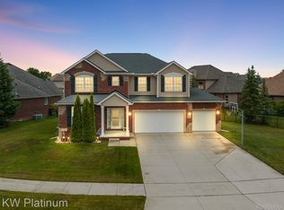 48133 Ellington Dr, Macomb, MI 48044