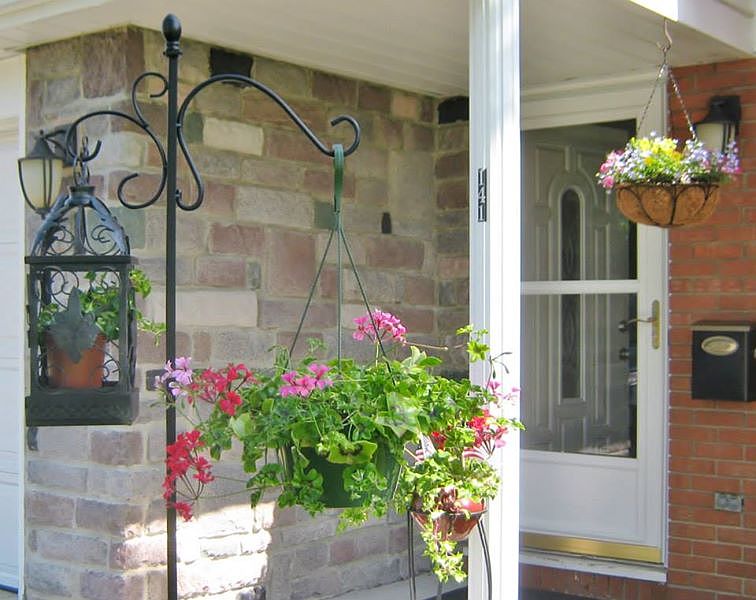 1st image of 141 Brookvalley Dr