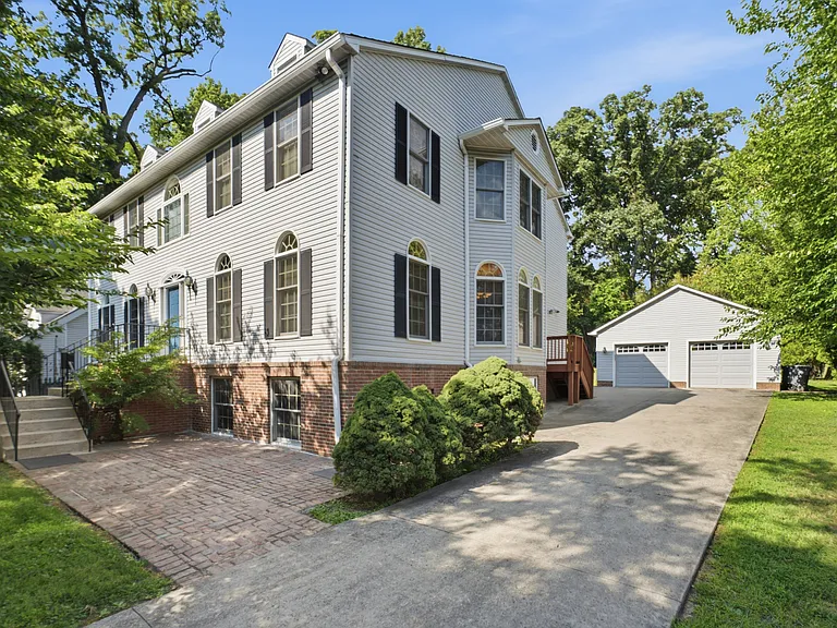 2725 Oldewood Dr — Photo 43