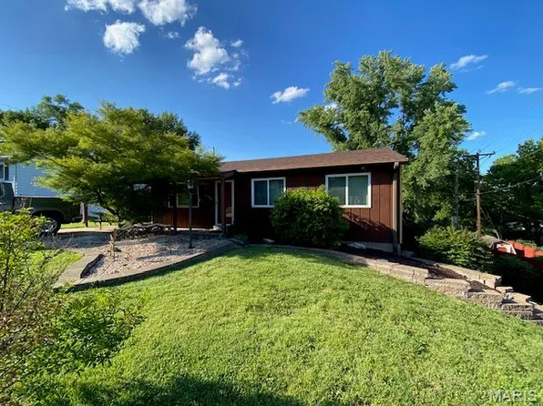1709 Leaf Crest Dr, Hazelwood, MO 63042