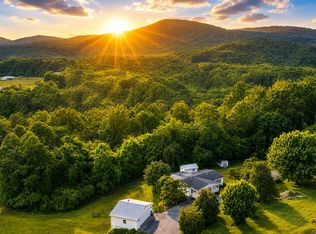 1019 Croker Ln, Vinton, VA 24179
