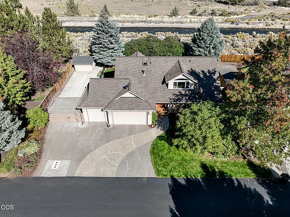 2nd image of 3349 NE Stonebrook Loop