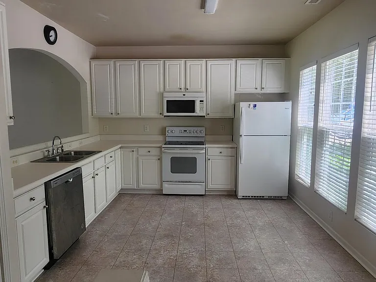 104 Hickory Meadow Cir — Photo 3