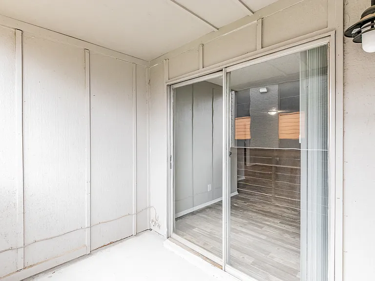 Verano Oaks Apartments — Photo 42