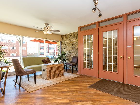 3rd image of 426 S Lombard Ave APT 303