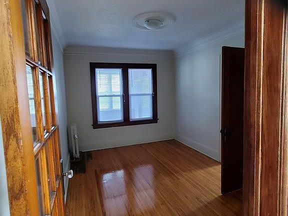 5th image of 443 Wyandotte St E #1