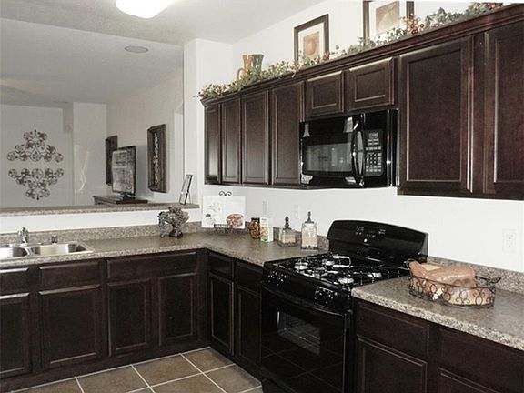 3rd image of 14451 Fernando Zubia Ave