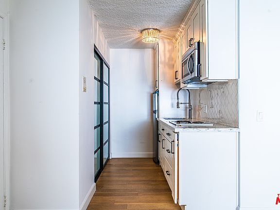 3rd image of 1102 11th St #106
