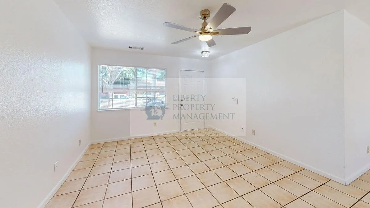 3 bed, 1060 sqft, $1,995 — Photo 3