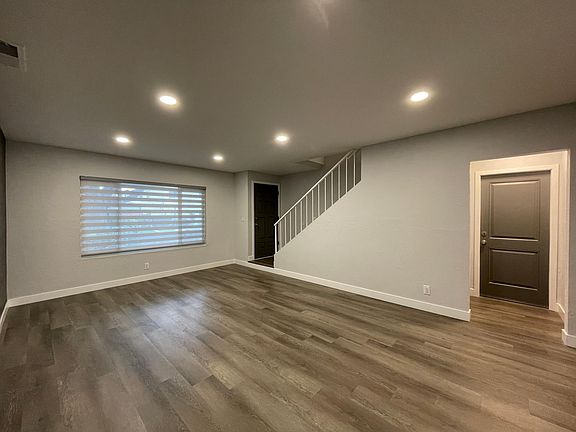 2nd image of 1807 Oak St #1
