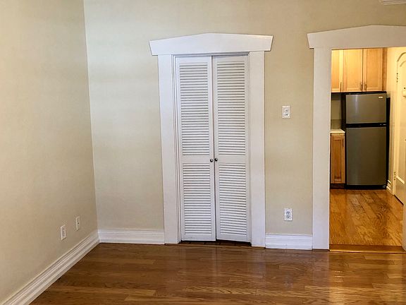 3rd image of 2825 Sacramento St APT A