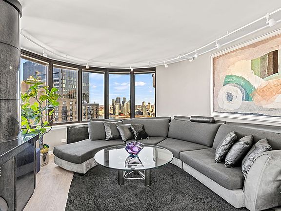 5th image of 330 E 38th St APT 38E