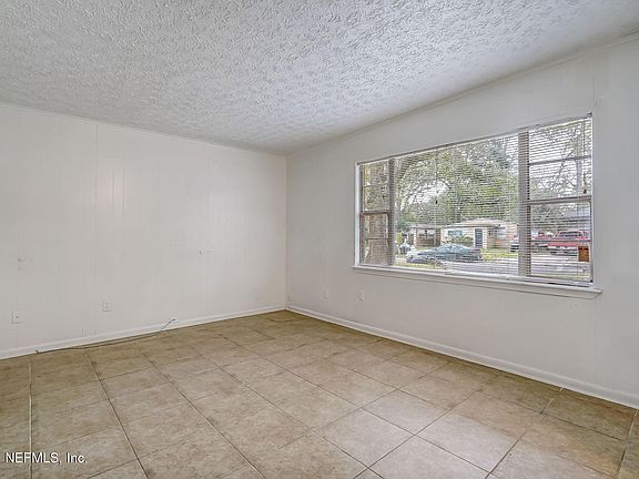 4th image of 3319 Ernest St