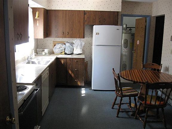5th image of 17 Beechpoint Dr