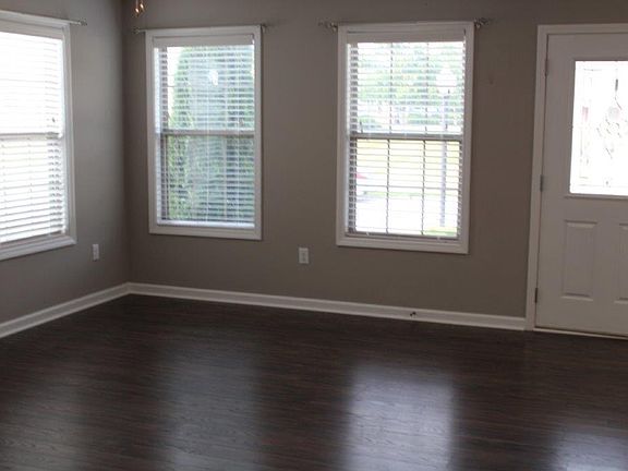 3rd image of 633 Woodside-walk Trl