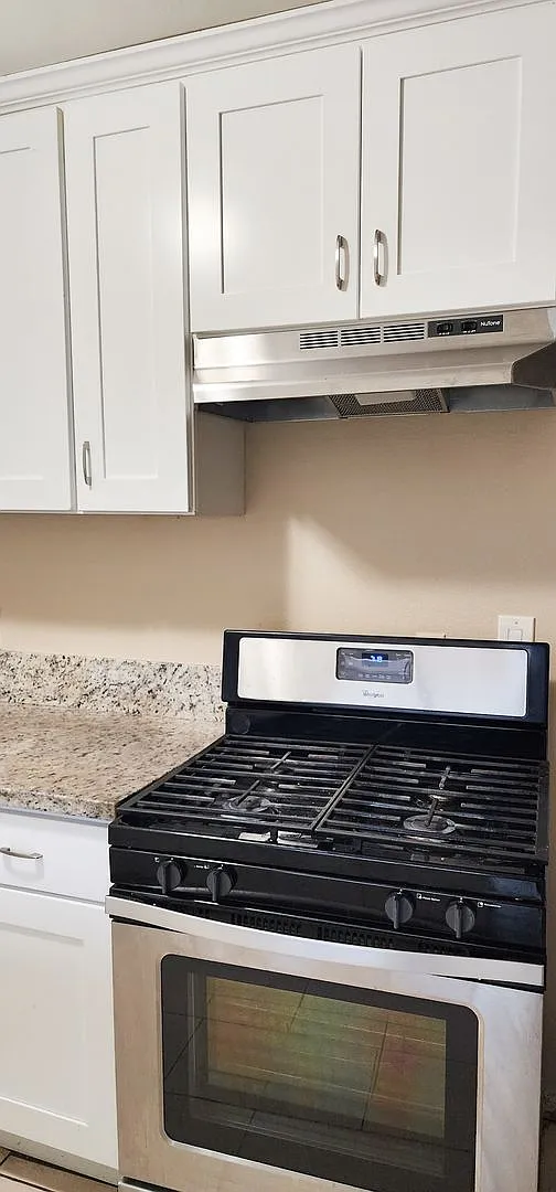 Blue Crescent Apartments — Photo 3