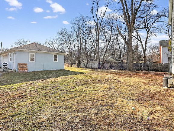 5th image of 325 Oldfield Rd