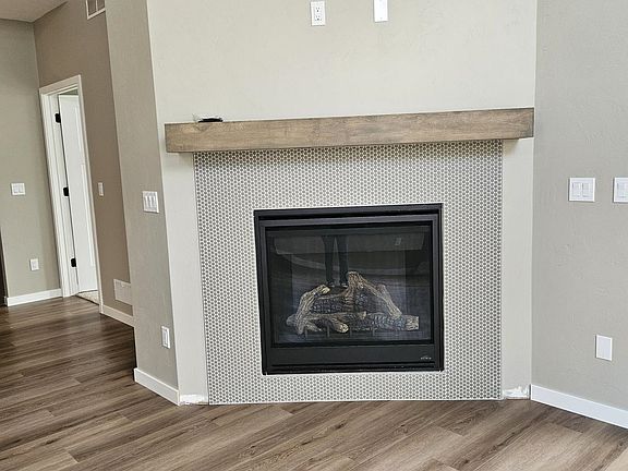 4th image of 3767 Newcastle Dr