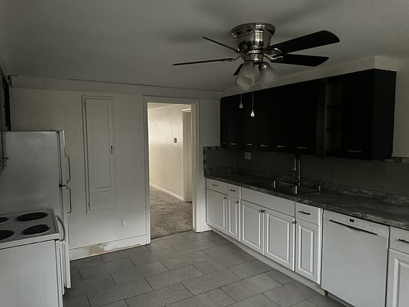 3rd image of 305 E 1st Ave #5