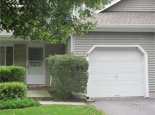 38 Meadow Pond Rd, Hamburg, NJ 07419