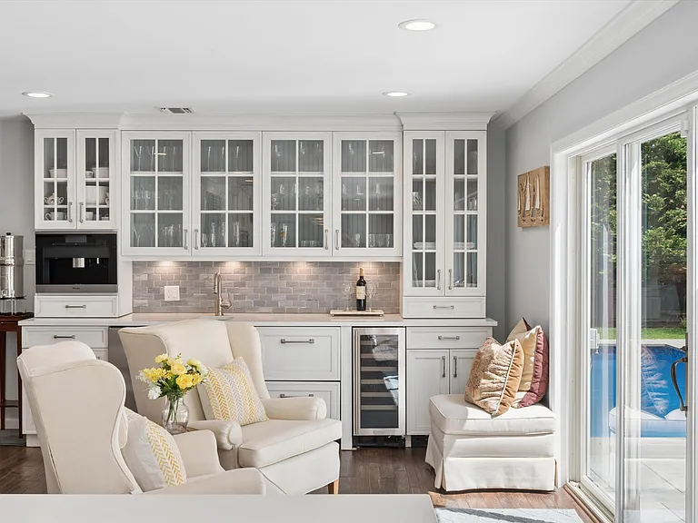 2 Tracy Dr — Photo 12