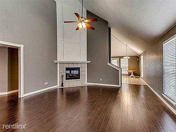 1444 sw 25th cir livingroom 3