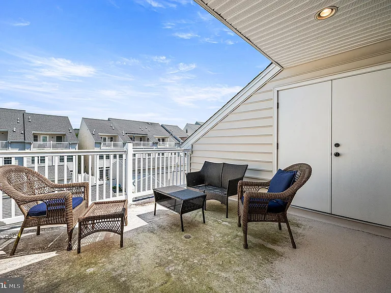 625 W Mulberry St — Photo 32