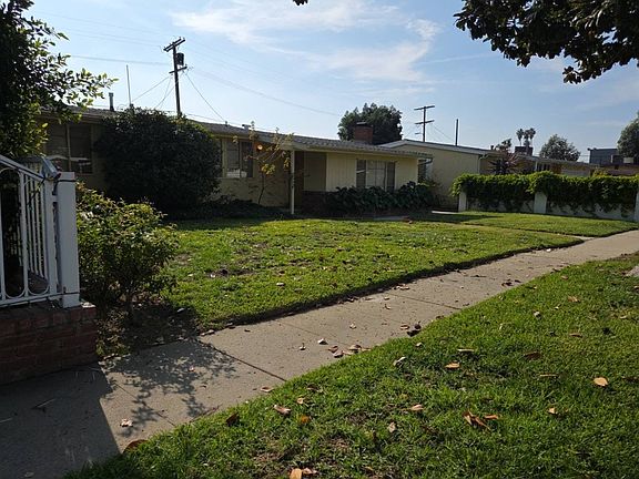 3rd image of 13900 Community St