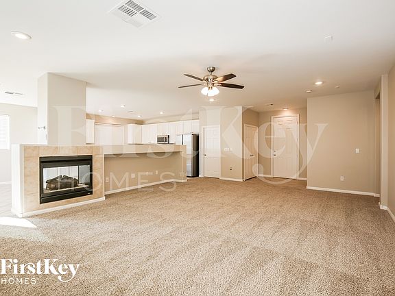 4th image of 2425 W Manchester Bay Ave