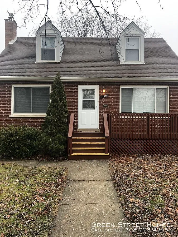 17851 Escanaba Ave photo 1