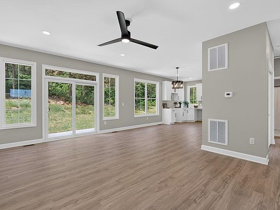 4th image of 211 Suffolk Dr