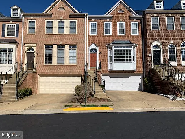 1807 Fawncrest Ct — Photo 2