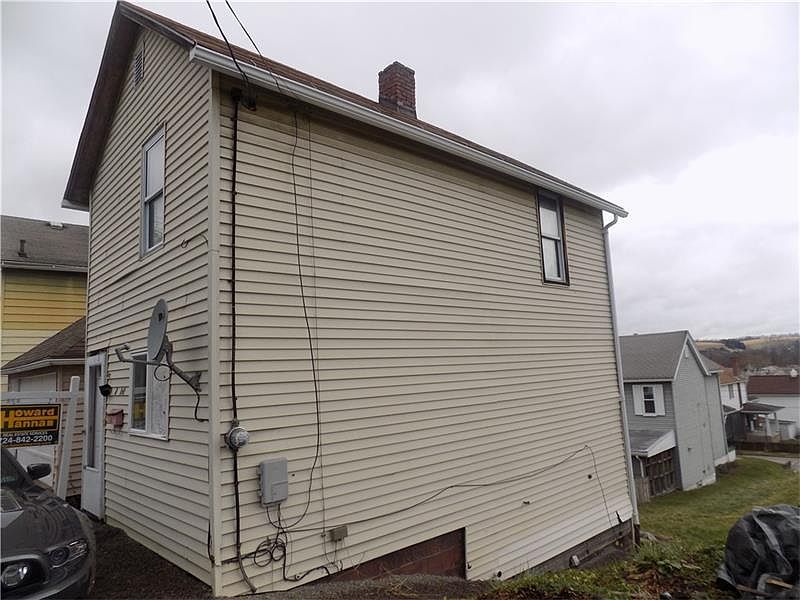 2nd image of 423 1/2 Emerson St