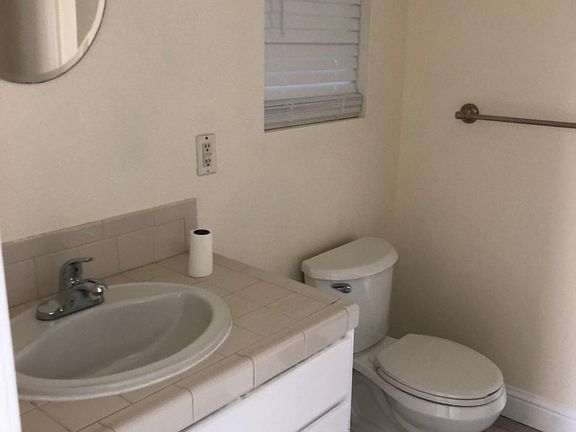 4th image of 11 Clarence Ct #A