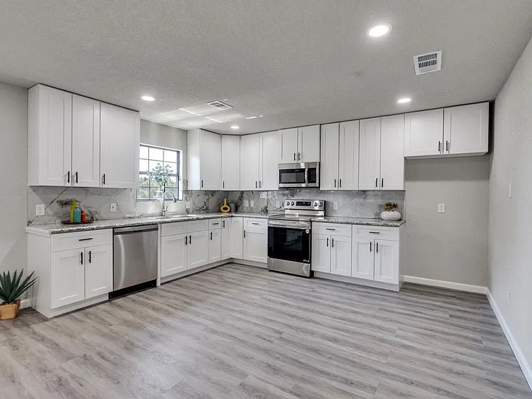 231 Dehart St #1 — Photo 1