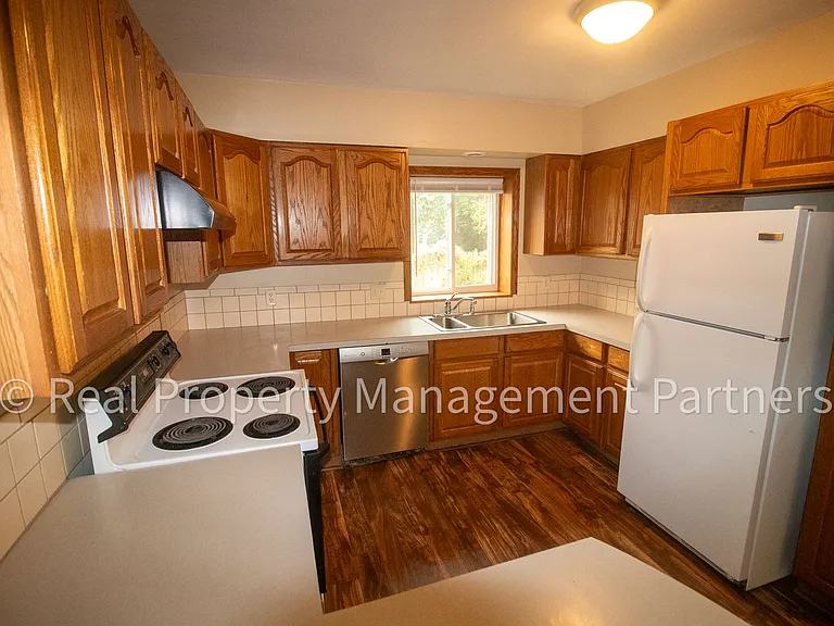 772 Hubbard St NE — Photo 10