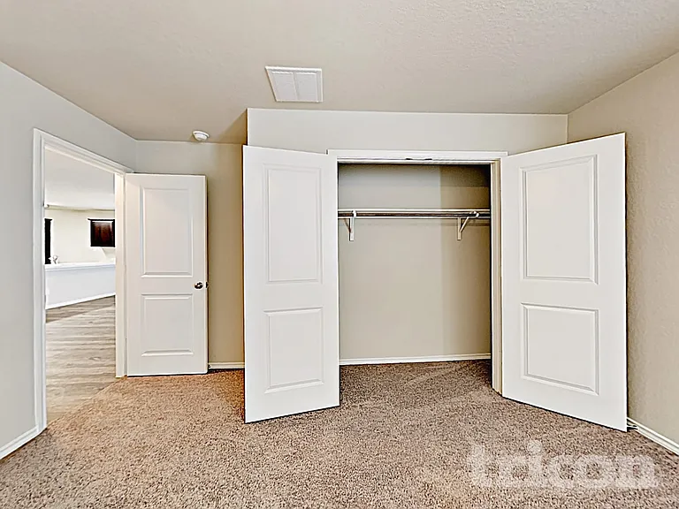 9736 Marbach Brk — Photo 17